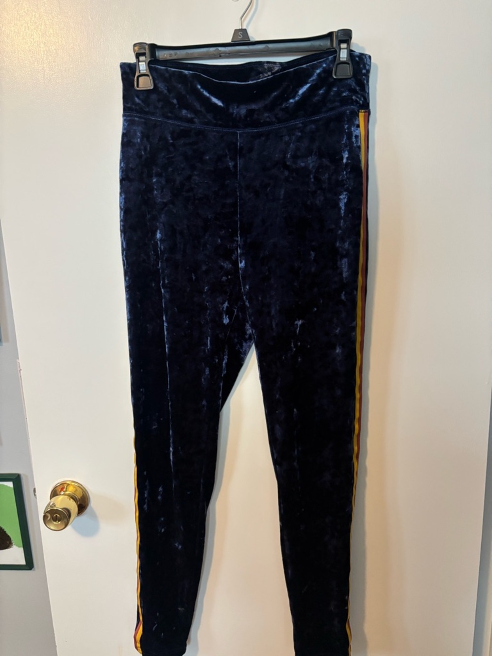 aerie Navy Velvet Quiet Luxury Feminine Flirty Girly Figure Flattering Leggings